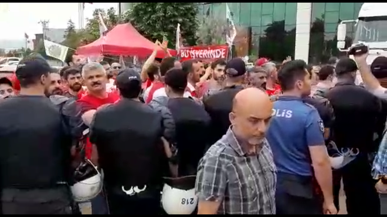 Cem Bialetti'de polis eliyle grev kırıcılığı