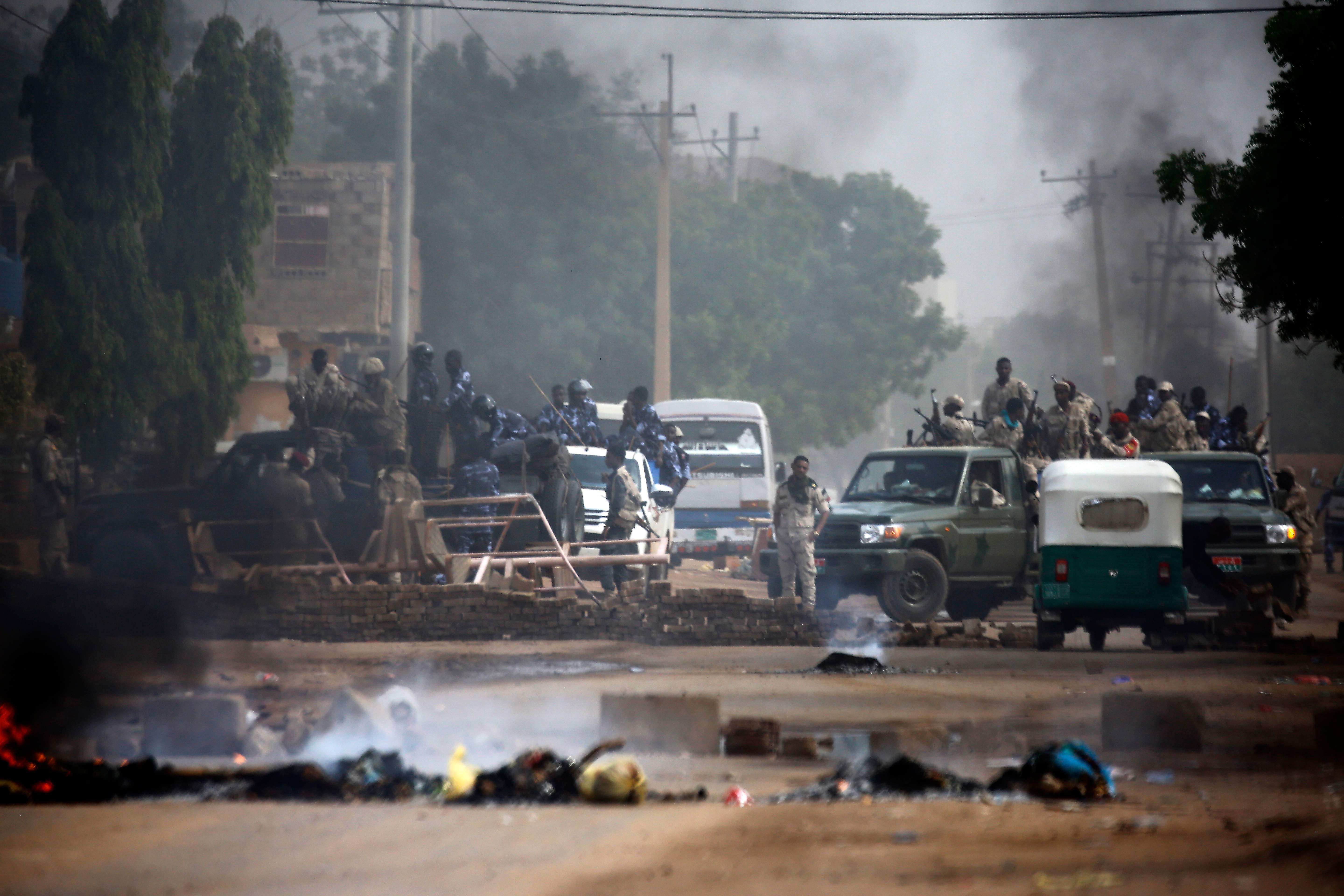 Sudan devrimi kanlı yol ağzında