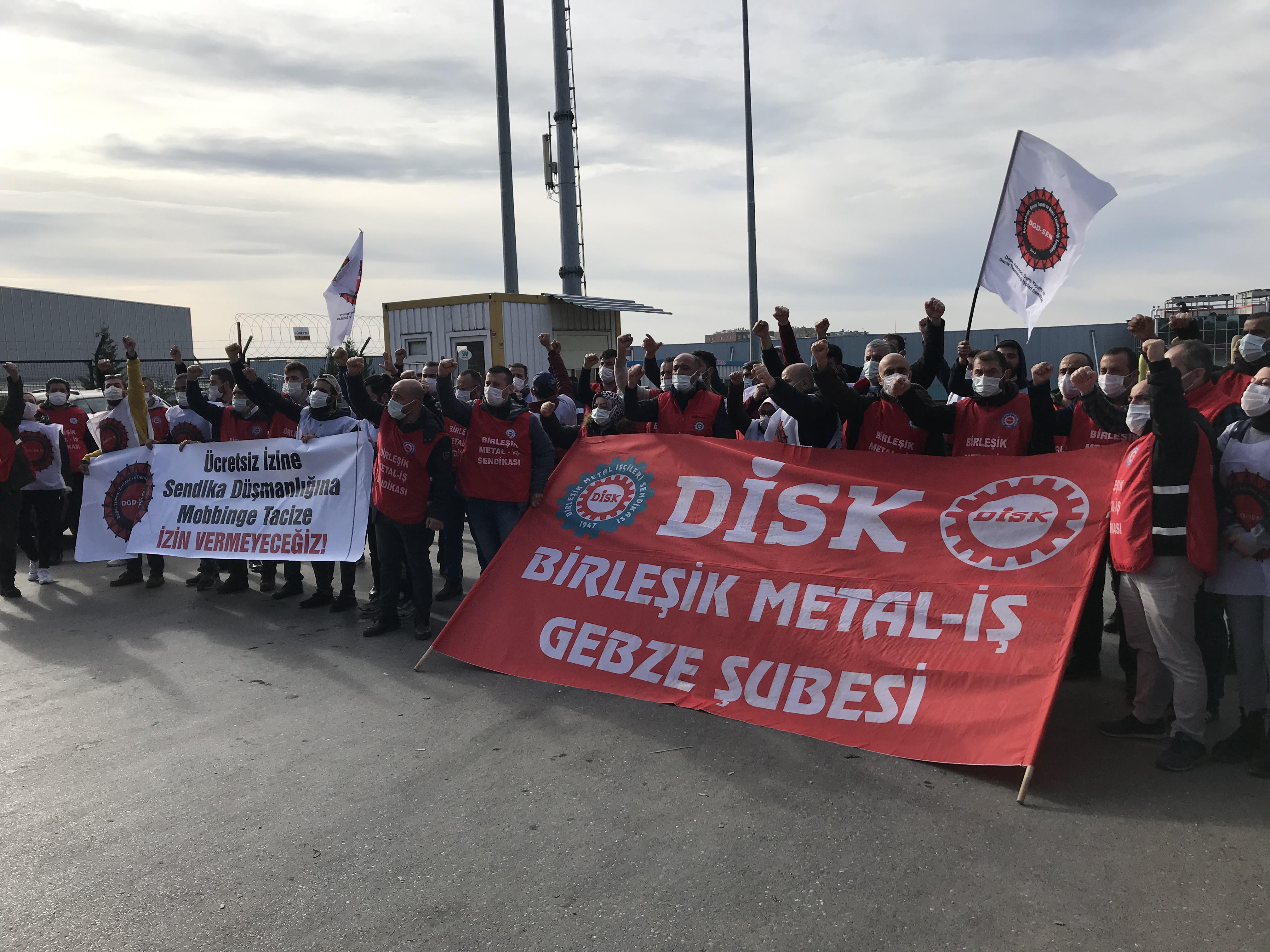 Sendikalaştıkları için ücretsiz izne çıkarılan Migros işçileri direnişe geçti