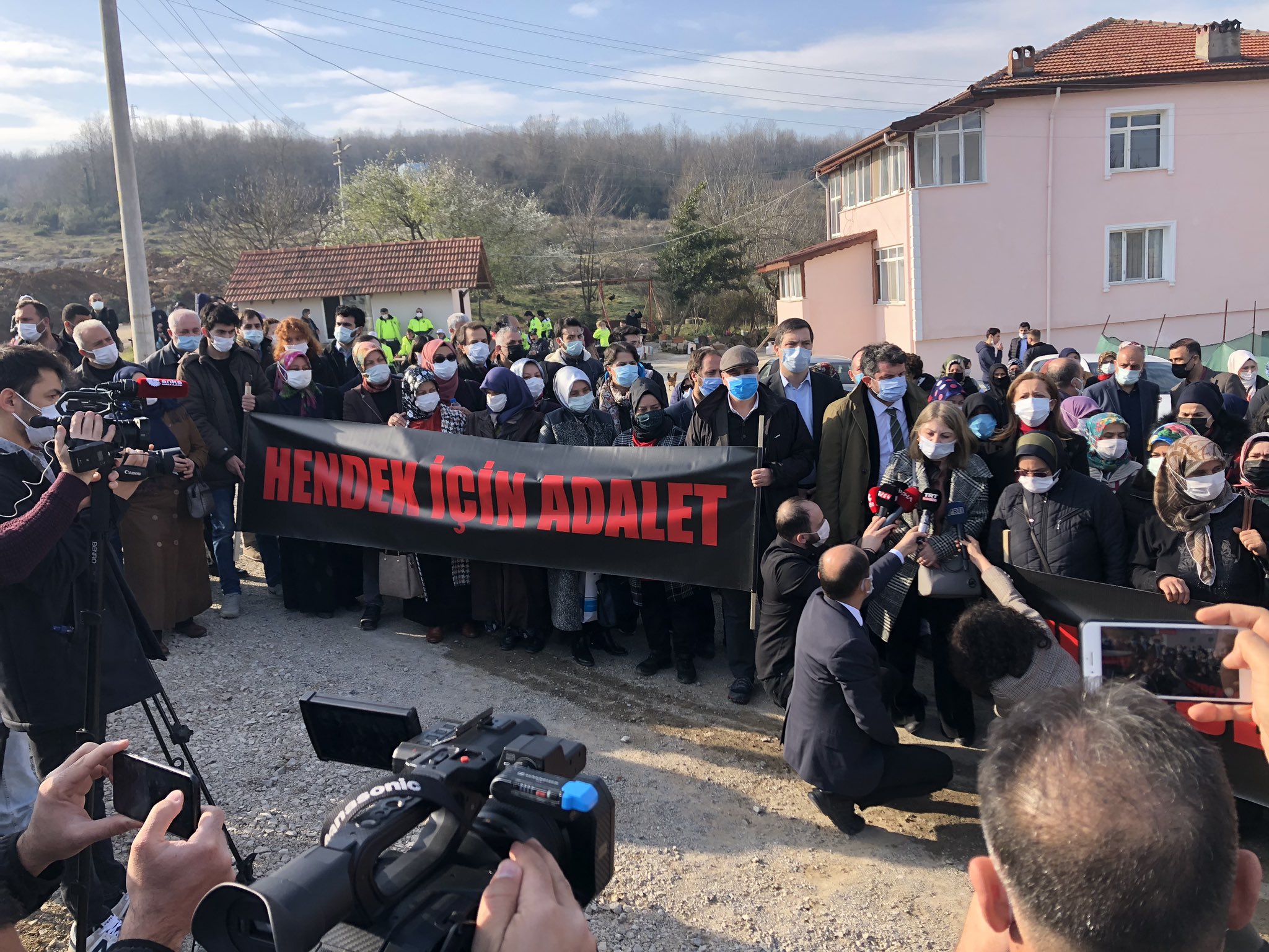 Hendek işçi katliamının davasının ikinci duruşması görüldü: “Hiçbir işin doğasında ölüm yoktur!”