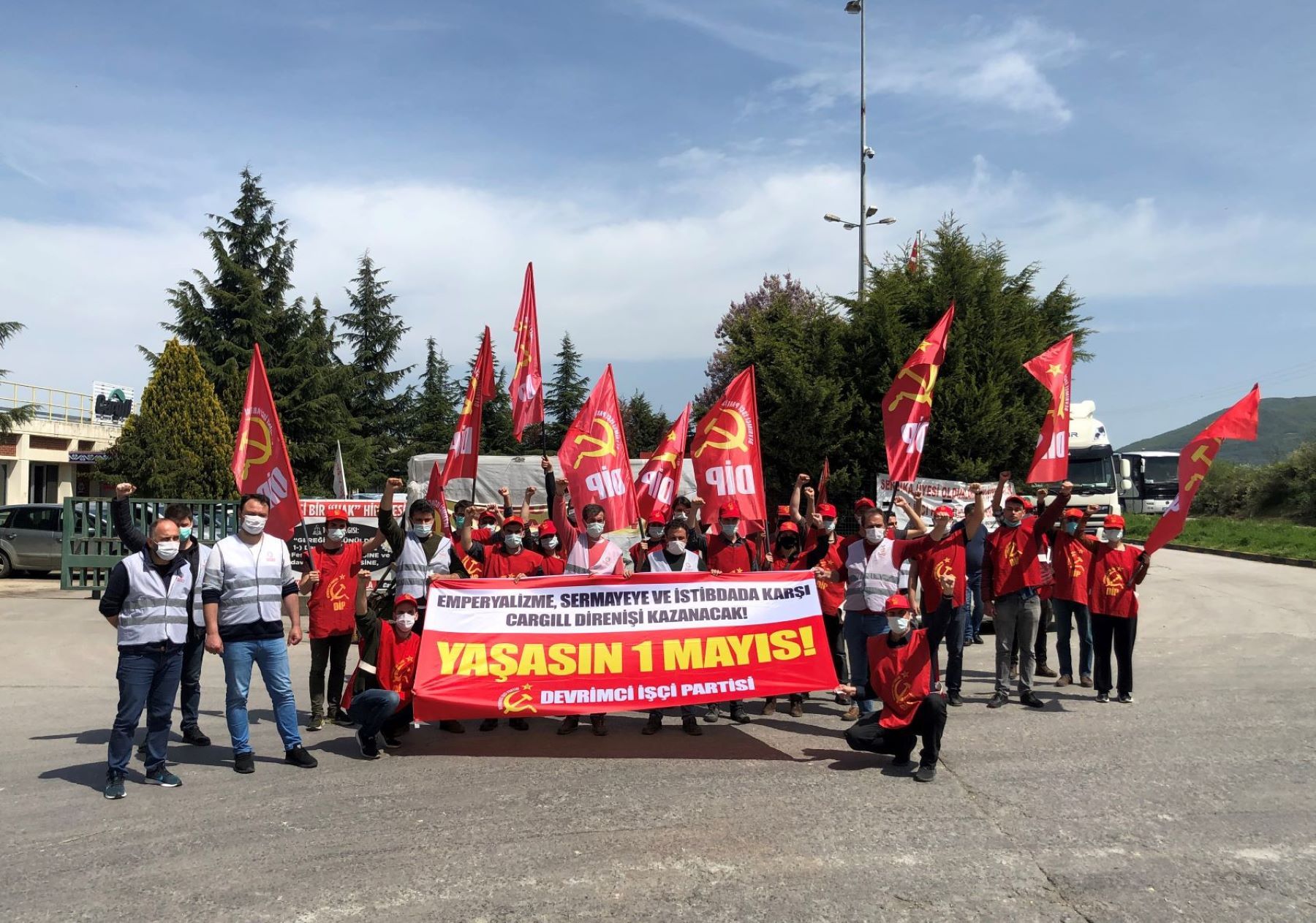 Cargill’de erken 1 Mayıs kutlaması: Yaşasın işçilerin ekmek ve hürriyet mücadelesi! Yaşasın 1 Mayıs!