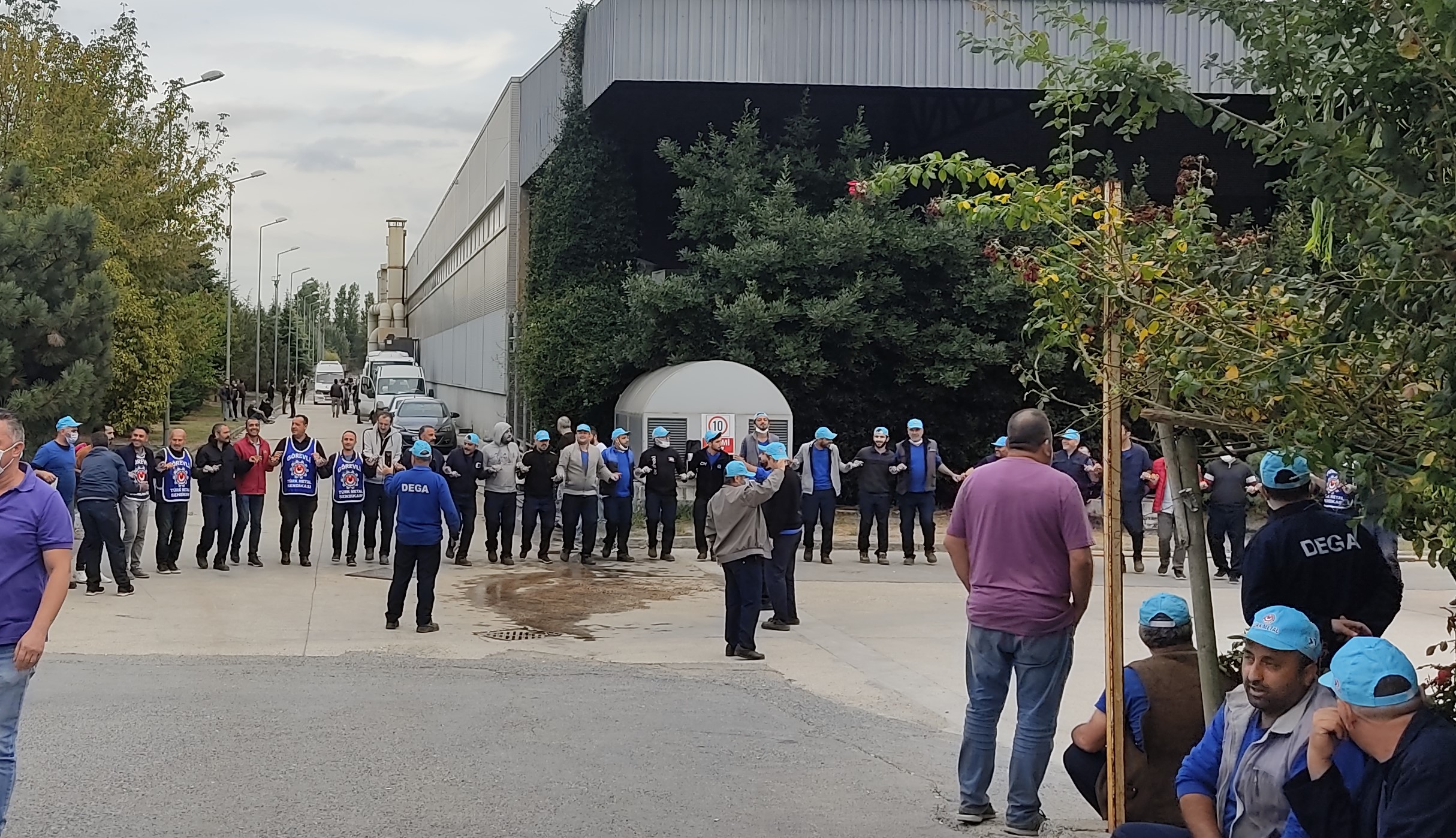 Dega Demir Galvaniz işçileri sendikalaşma mücadelelerine kararlılıkla devam ediyor