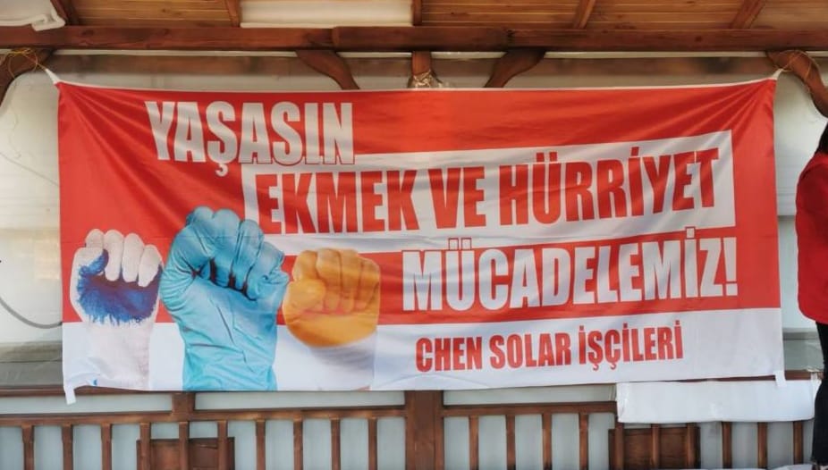 Tuzla Chen Solar’dan bir işçi