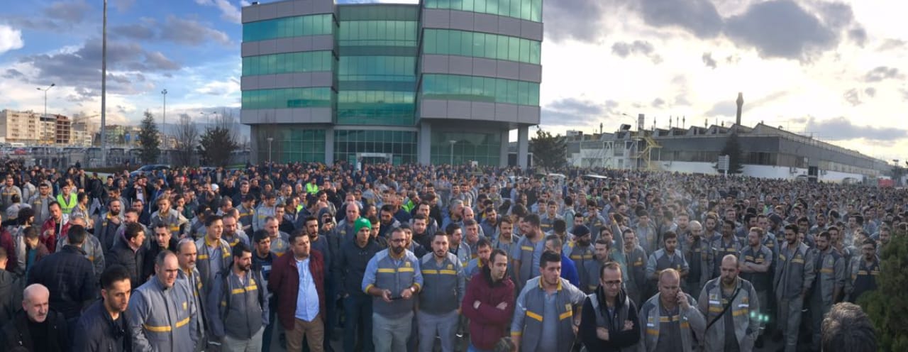 Bursa OYAK Renault'tan bir işçi