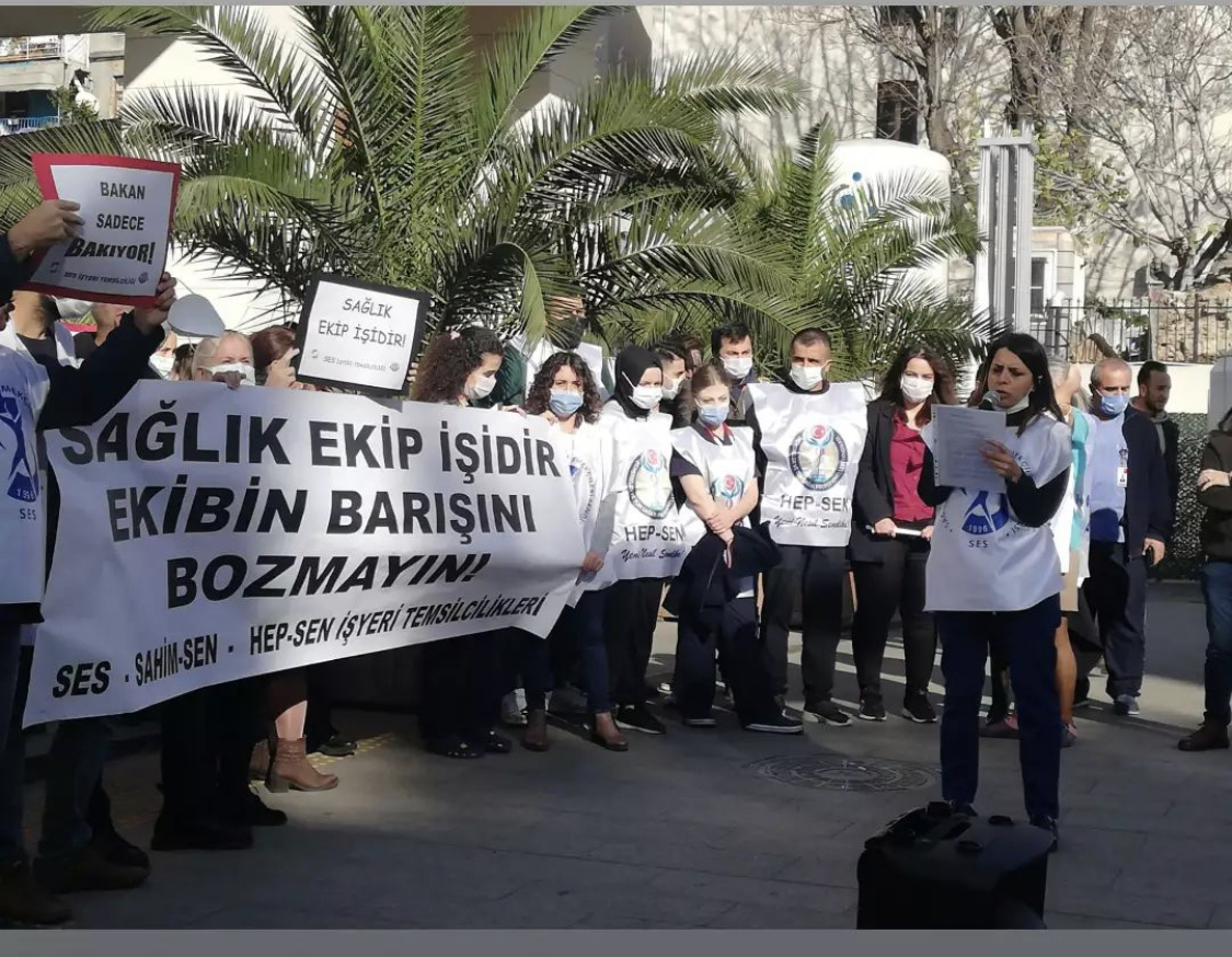 Sağlık emekçileri insanca yaşamak için hastanelerde eyleme çıktı