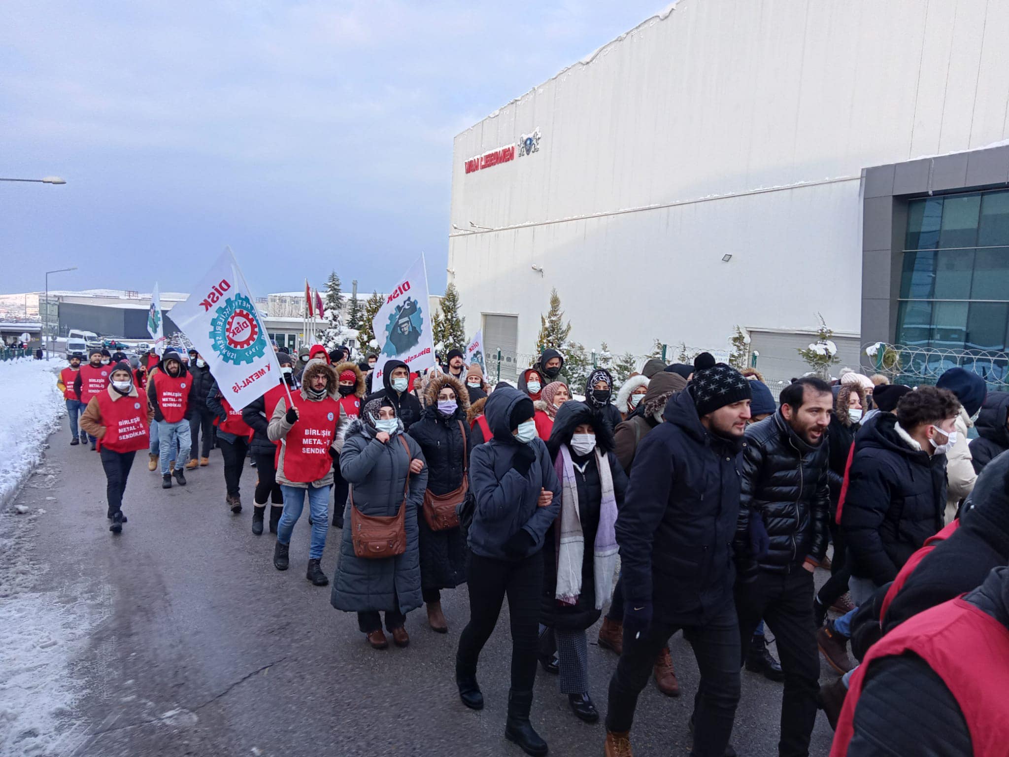 Farplas işçisi işten atma saldırısını da örgütlü gücüyle yenecek