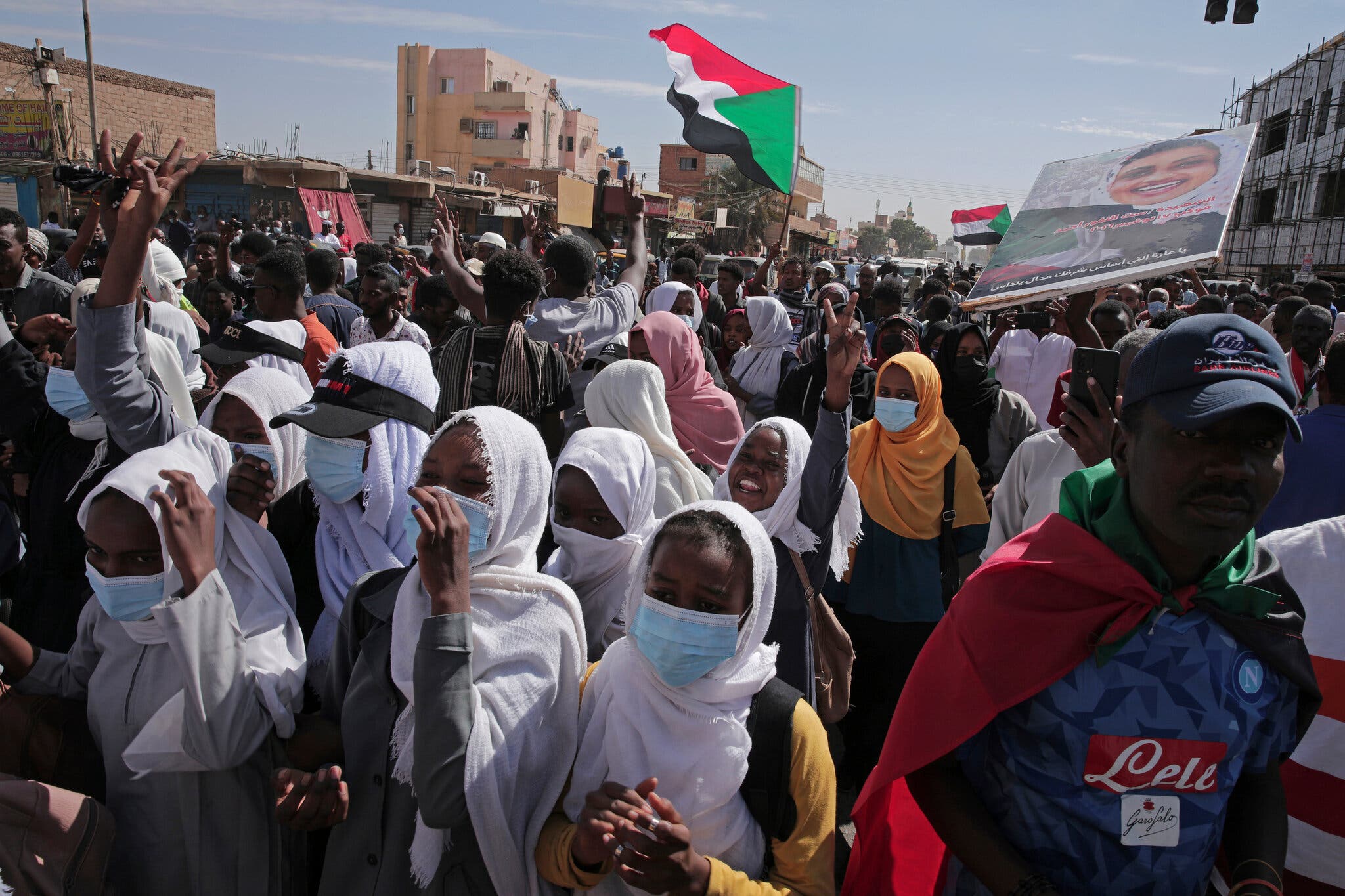 Sudan devrimi yol ağzında 