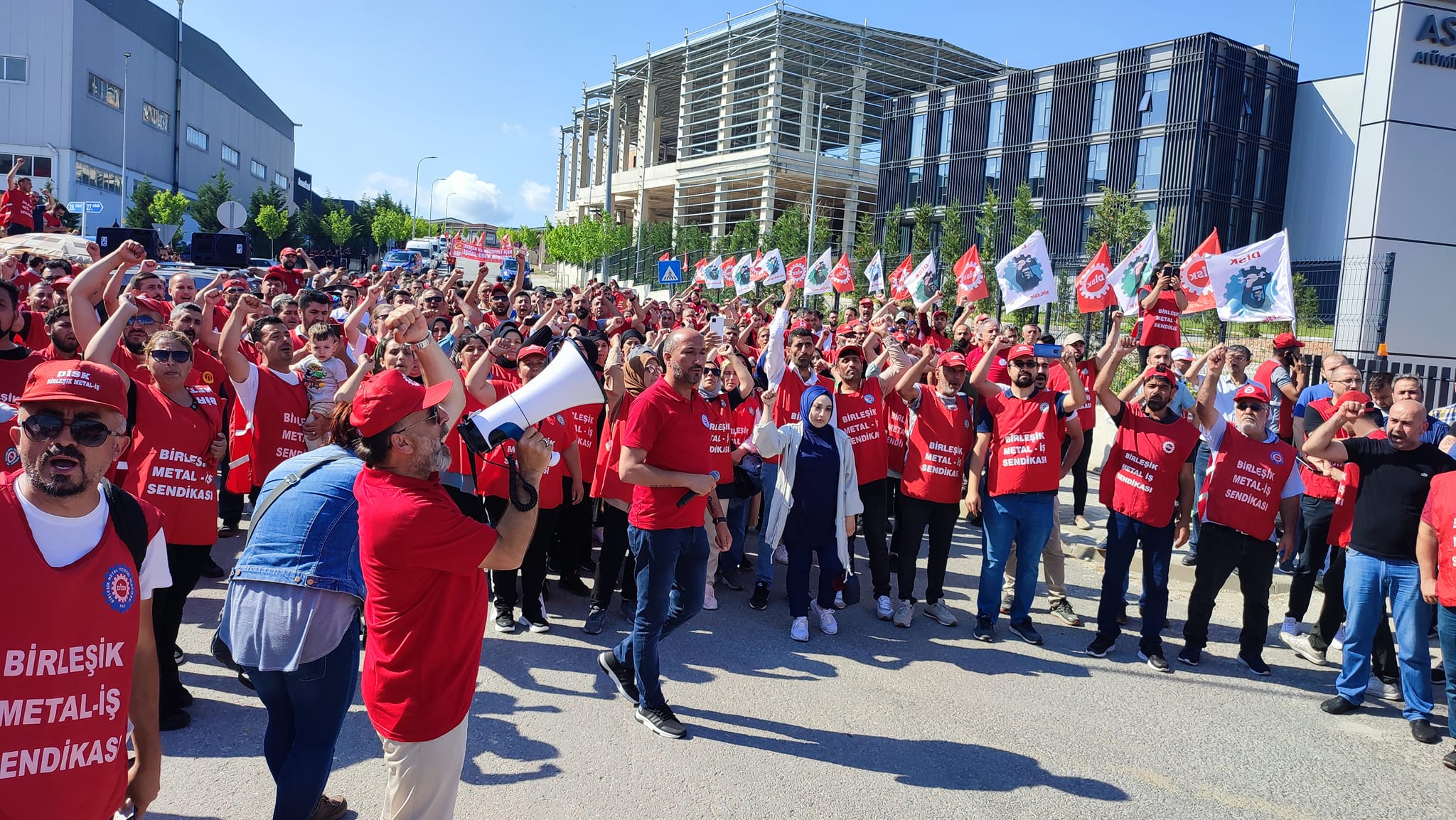 Asen Metal işçileri ekmek ve hürriyet için direnişe devam ediyor