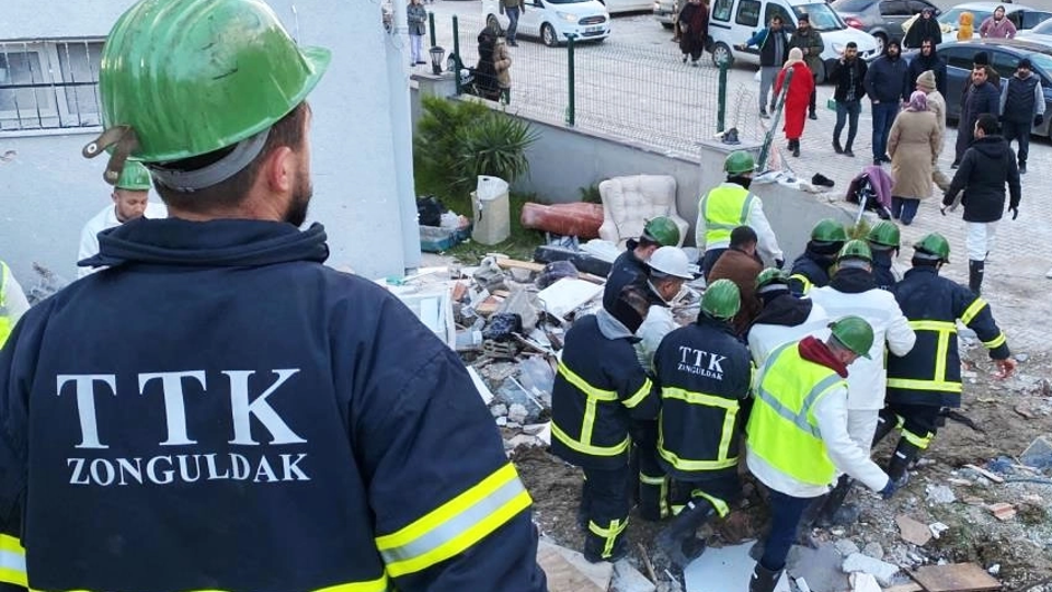 Canlar sınıf dayanışmasıyla kurtuldu! Yaraları sarmak ve sorumlulardan hesap sormak için sınıf mücadelesinde birleşelim!