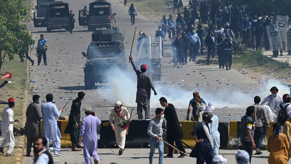 Emperyalizm yanlısı darbeye karşı Pakistan halkı sokakta