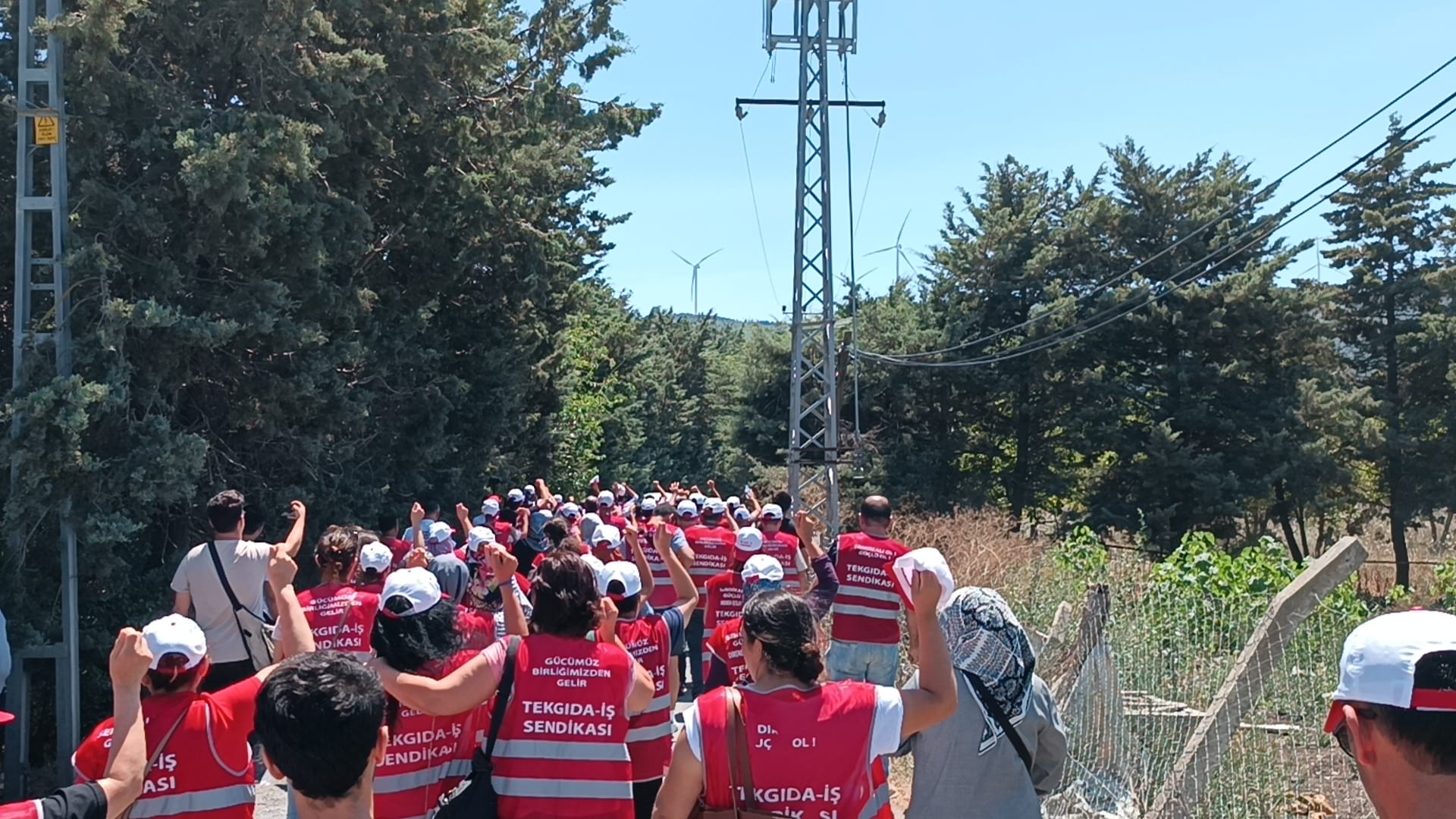 Polonez işçisi direne direne direniş alanına döndü!