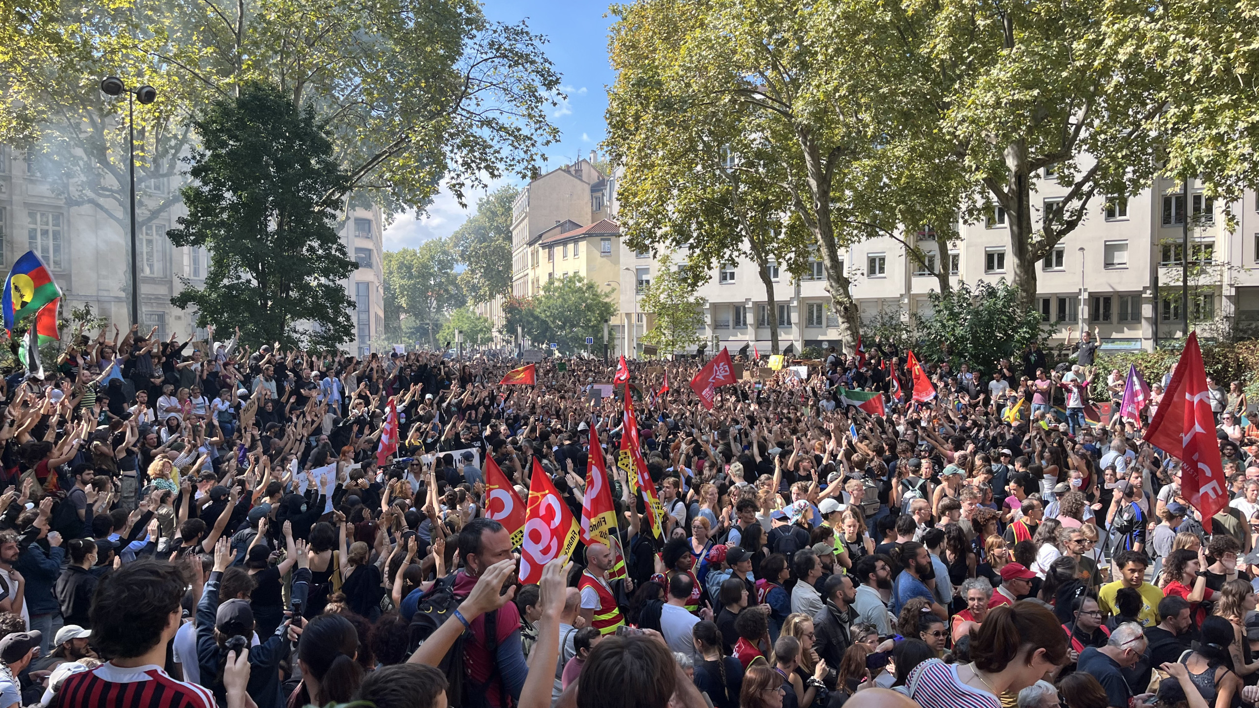 Fransa’da kemer sıkma planına işçi sınıfının cevabı devasa eylemler ve grev dalgası