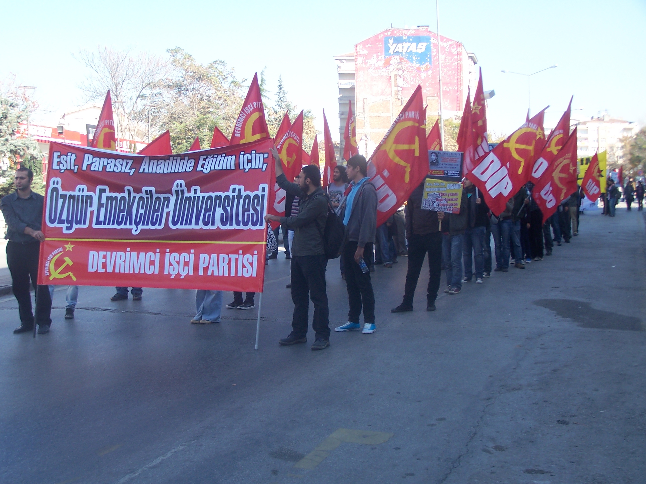 Sermaye üniversiteden dışarı! Yaşasın Özgür Emekçiler Üniversitesi! 