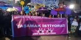 İzmir'de yüzlerce kadın şiddete karşı sokaktaydı