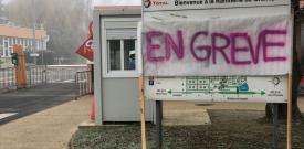 Fransa’da işçi sınıfı emeklilik hakkını bir ayı aşkın süredir genel grevle savunuyor
