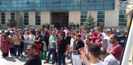 Smart Solar işçileri sendikasıyla kucaklaştı, fabrika önünde haykırdı: Sendika haktır, engellenemez!