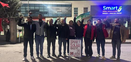 Smart Solar grevinden bir işçi kadın: Yaşasın Smart işçisinin emek ve ekmek kavgası! 