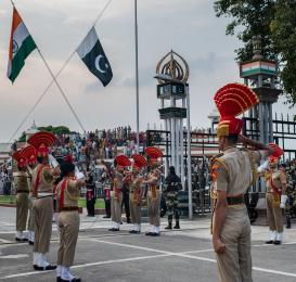Hindistan ve Pakistan arasında kısa süreli Keşmir savaşı 