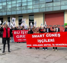 Smart Solar grevinden bir işçi kadın: İş, aş, hürriyet için! İnsanca bir yaşam için!