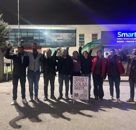 Smart Solar grevinden bir işçi kadın: Yaşasın Smart işçisinin emek ve ekmek kavgası! 