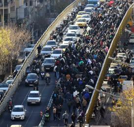 İran halkı ekmek ve hürriyet için ayakta