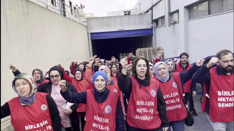 Tuzla Chen Solar’dan bir işçi:  Taslağımızı yönetime verdik, hakkımız olanı söke söke alacağız!