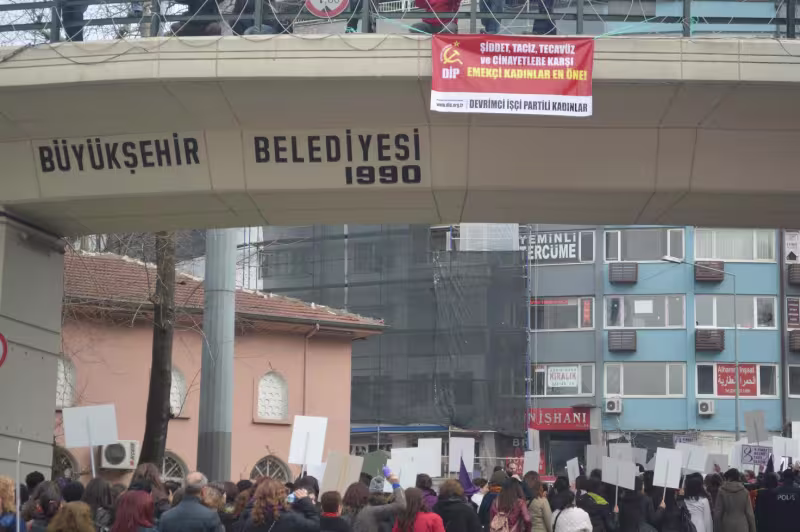 8_mart_bursa.jpg