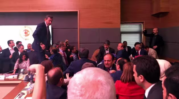 anayasa_komisyonunda_dokunulmazlik_kavgasi.jpg