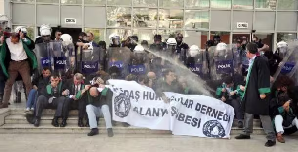 avukatlar-saldiri.jpg