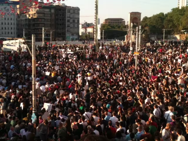 ethemtaksim.jpg