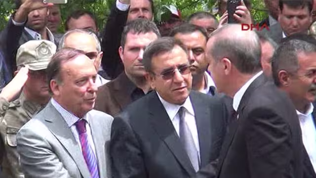 soma_erdogan_el_sikisma.jpg