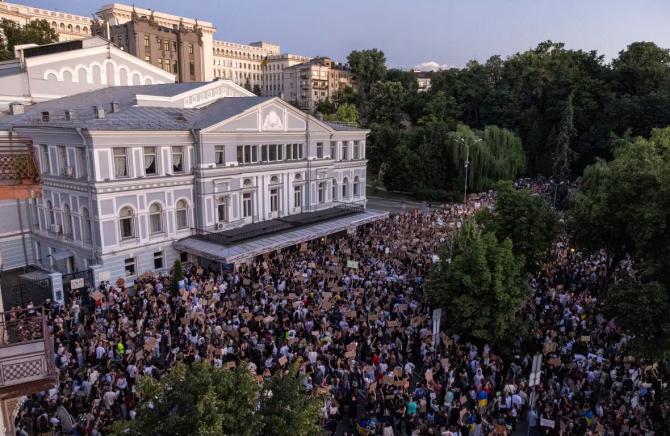 Ukrayna’da Zelenskiy’e karşı yolsuzluk protestoları