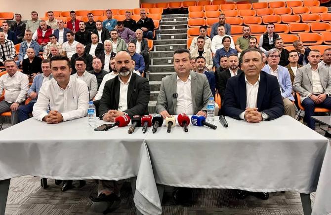 Açıklama yaparken açığa düştüler: Tekgıda-İş’te sarı sendikacılıkla suçlanan İbrahim Ören ve ekibine işçilerden tepki yağdı!
