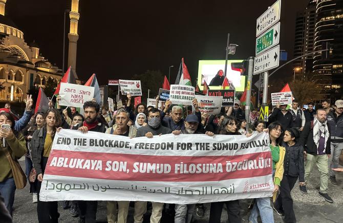 Ablukaya ve soykırıma direnen Filistin halkı için yola çıkan Sumûd filosu ile dayanışmak için sokaklardaydık! 