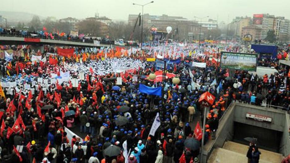 Başyazı: Türkiye’nin geleceğinin fabrikalarda, iş yerlerinde, emekçi mahallelerinde, mücadele meydanlarında belirleneceği bir döneme girilmiştir Başyazı: Türkiye’nin geleceğinin fabrikalarda, iş yerlerinde, emekçi mahallelerinde, mücadele meydanlarında belirleneceği bir döneme girilmiştir