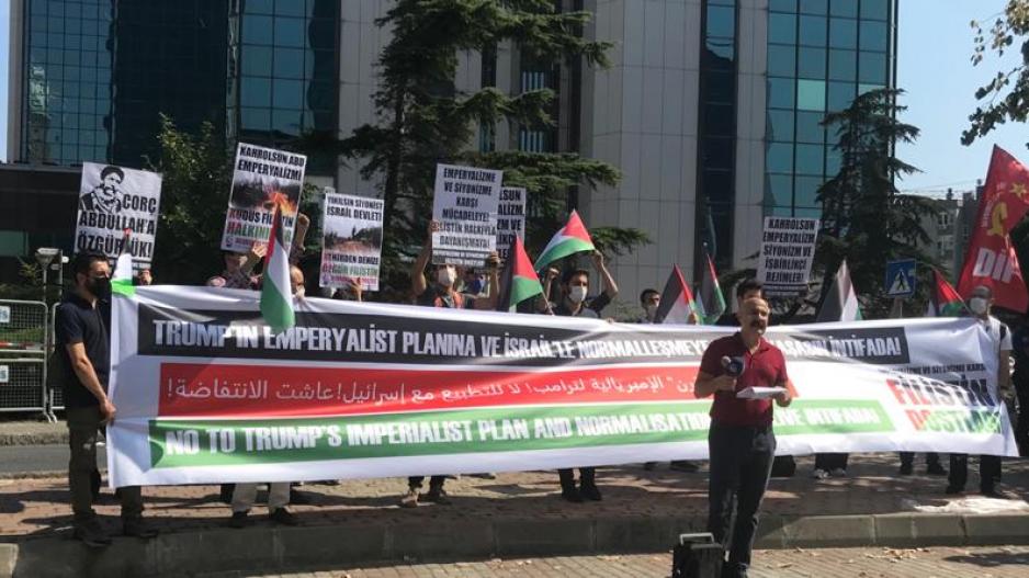 Filistin Dostları’ndan İsrail konsolosluğu önünde eylem: “Trump’ın emperyalist planına ve İsrail’le normalleşmeye hayır! Yaşasın İntifada!” Filistin Dostları’ndan İsrail konsolosluğu önünde eylem: “Trump’ın emperyalist planına ve İsrail’le normalleşmeye hayır! Yaşasın İntifada!”