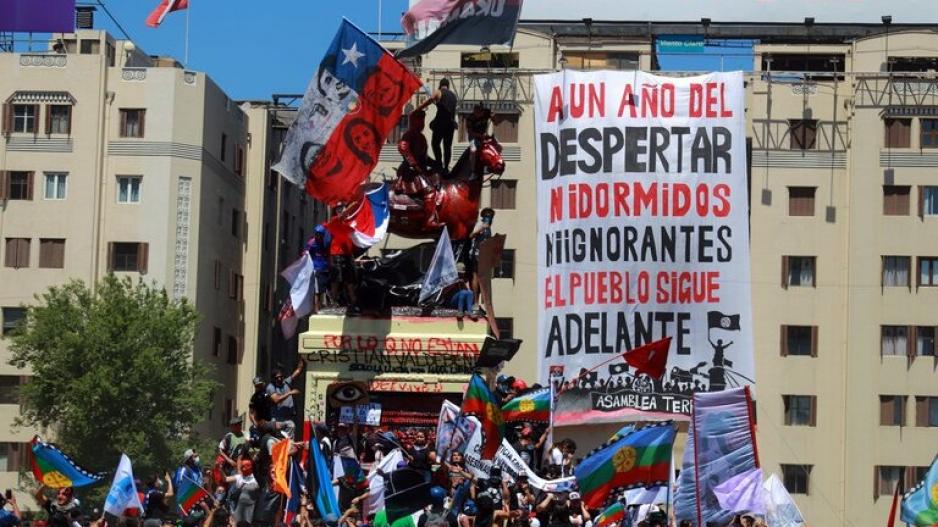 Şili'de tarihi gösterilerin yıldönümünde referandum zaferi