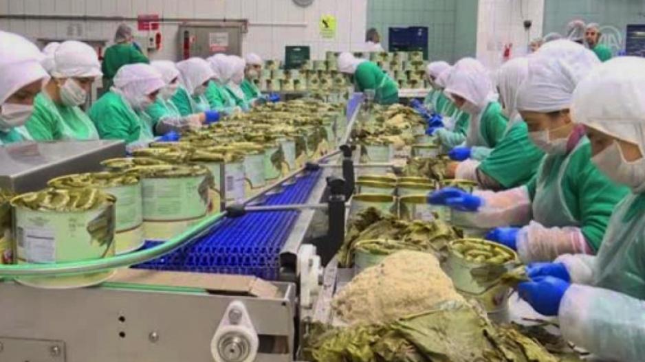 maske fabrika kalabalık işçi
