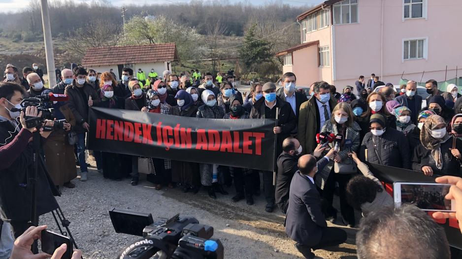 Hendek işçi katliamının davasının ikinci duruşması görüldü: “Hiçbir işin doğasında ölüm yoktur!” Hendek işçi katliamının davasının ikinci duruşması görüldü: “Hiçbir işin doğasında ölüm yoktur!”