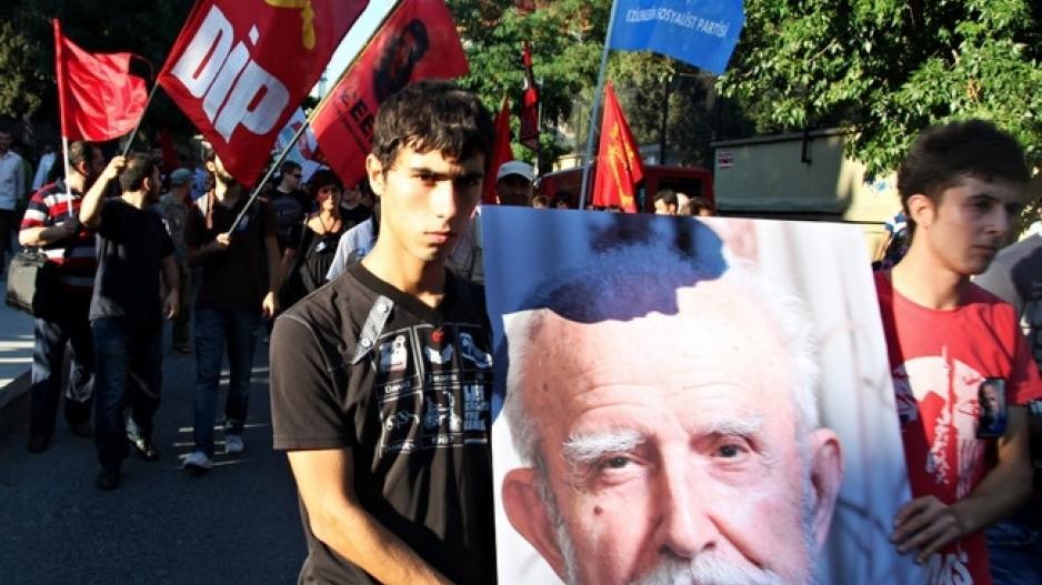Bugün Türkiye sosyalist hareketinin önde gelen militanlarından Mihri Belli'nin 10. ölüm yıldönümü. Belli'yi, yoldaşımız Sungur Savran'ın ölümünün hemen ertesinde yazmış olduğu bir yazı ile anıyoruz.