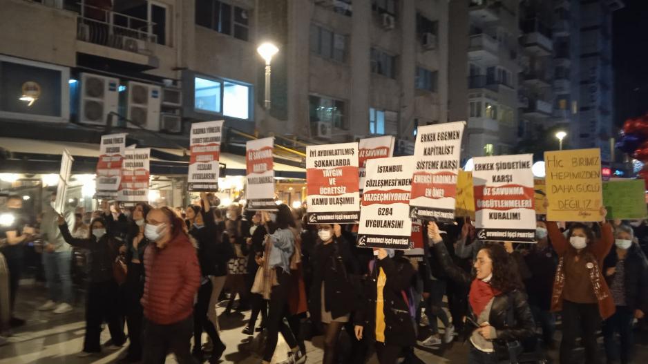 İzmir’de kadınların şiddete ve yoksulluğa karşı öfkesi meydanlara taşındı