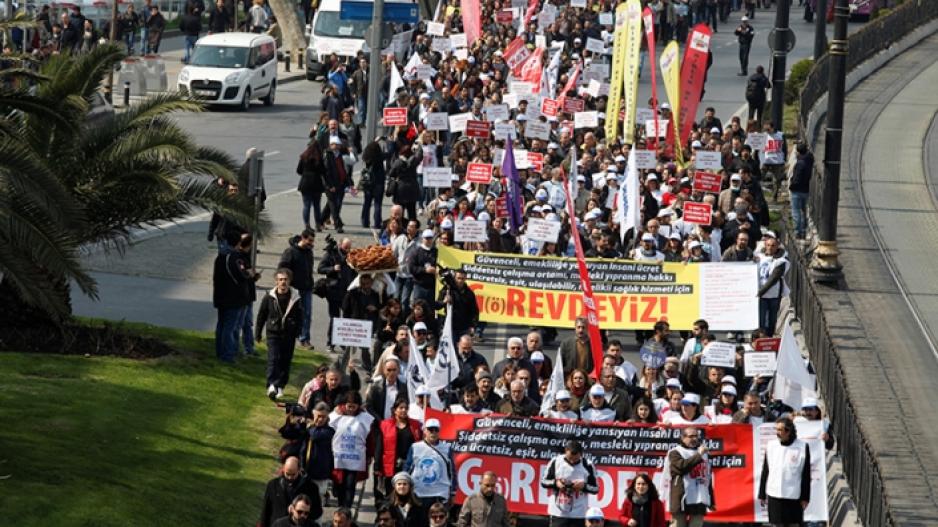 Sağlık emekçileri g(ö)revde: Kazanım için birlikte mücadele şart! Sağlık emekçileri g(ö)revde: Kazanım için birlikte mücadele şart!