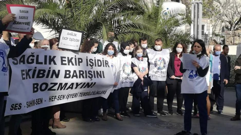 Sağlık emekçileri insanca yaşamak için hastanelerde eyleme çıktı Sağlık emekçileri insanca yaşamak için hastanelerde eyleme çıktı