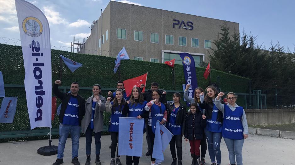 Çerkezköy Pas South direnişinden bir işçi: Açın gözünüzü. Kendinize sorun ve deyin ki; Neden işverenler sendikaya bu kadar karşı?