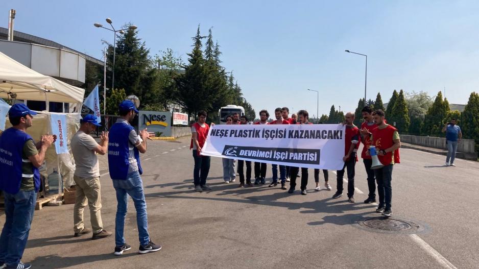 Neşe Plastik işçisi hak verilmez alınır dedi, şalteri indirdi!