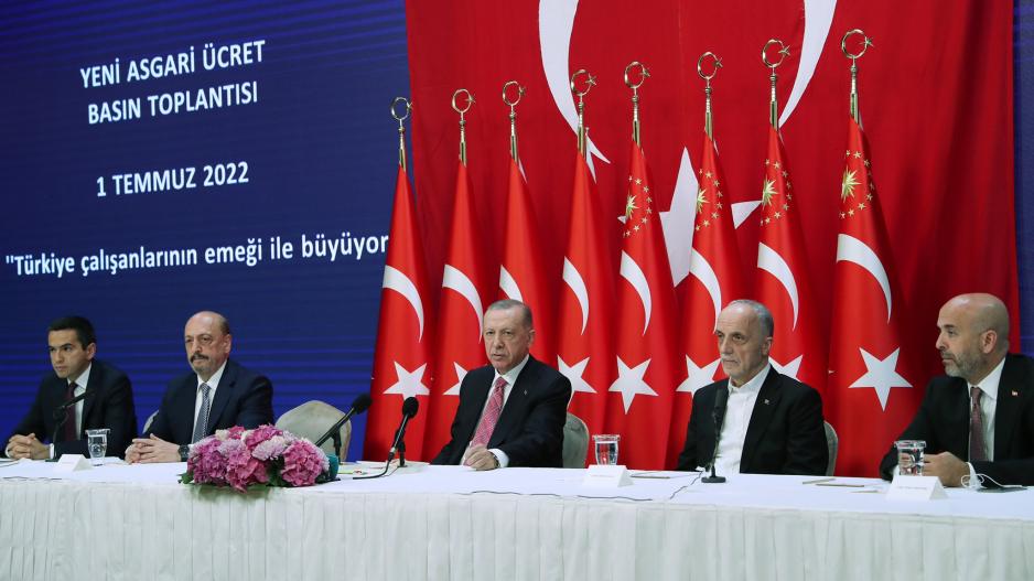 Asgari ücret zammı: Enflasyona ezdirmeyeceğiz deyip açlıkla terbiye ediyorlar!