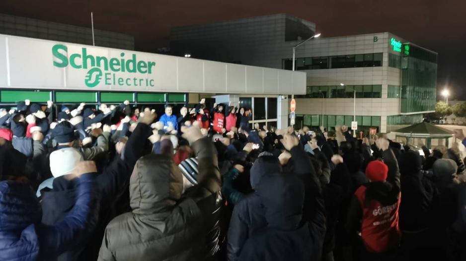 Schneider'de grev zaferle sonuçlandı Schneider'de grev zaferle sonuçlandı