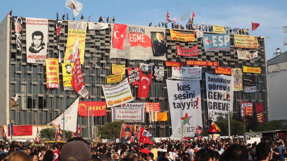 Halk isyanının 10. yıldönümü: Halk yine ayağa kalkacak ve hürriyeti işçi sınıfının önderliğinde kazanacak!