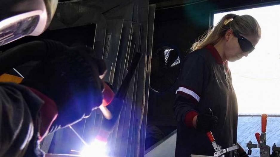 İzmir Metal Kadın İzmir Metal Kadın