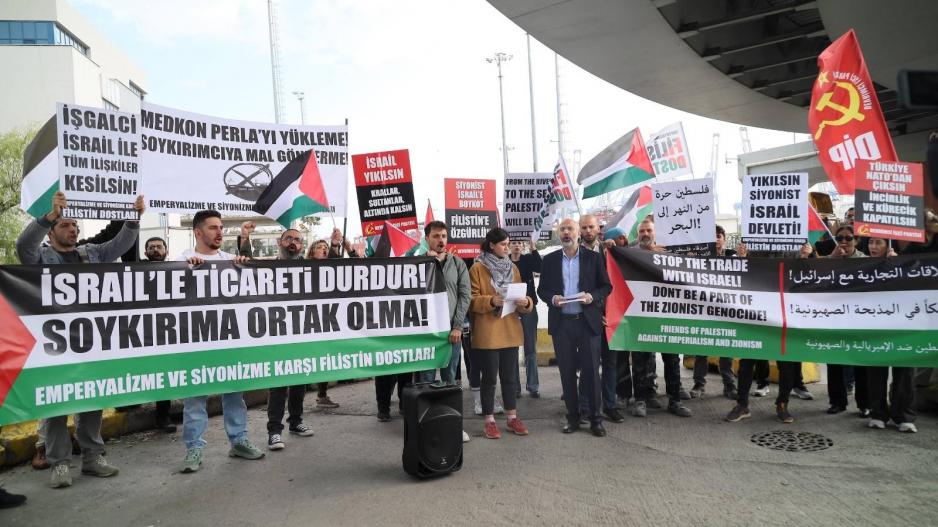 Emperyalizme ve Siyonizme Karşı Filistin Dostları’ndan İsrail’e mal taşıyan gemilere protesto Emperyalizme ve Siyonizme Karşı Filistin Dostları’ndan İsrail’e mal taşıyan gemilere protesto